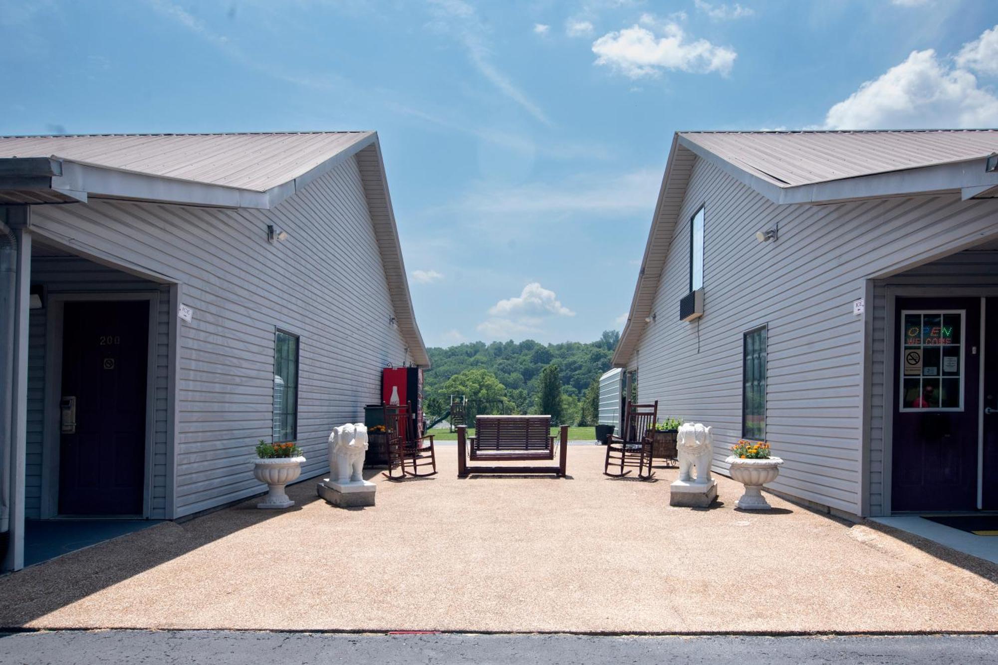 Lynchburg Country Inn Exteriör bild